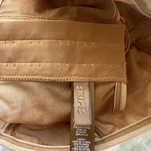 Skims Corset - Picture 2 of 3